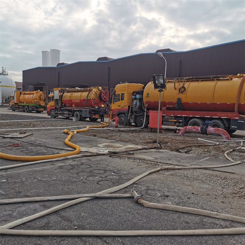 周矶管理区污水池清理