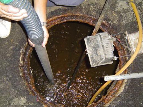 周矶管理区隔油池清理